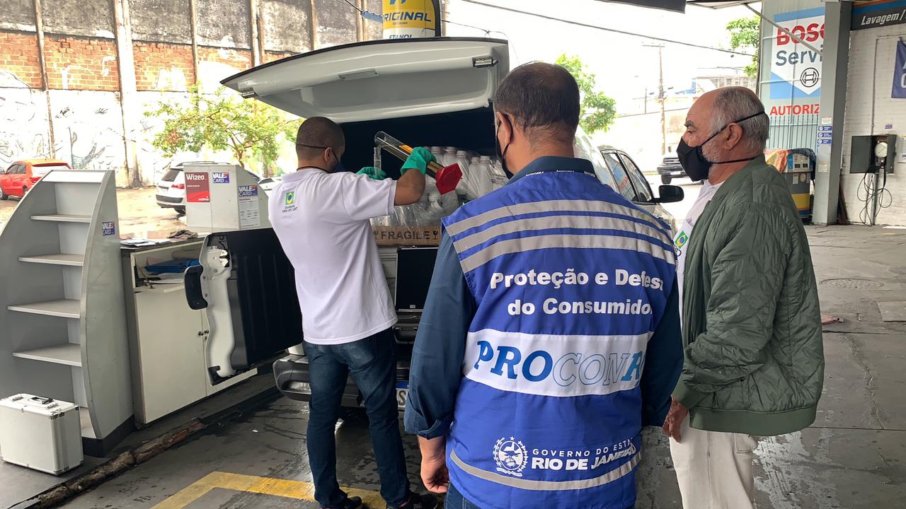 Procon-RJ_fiscaliza_posto_da_Zona_Oeste_(9)_1622496044.72.jpeg
