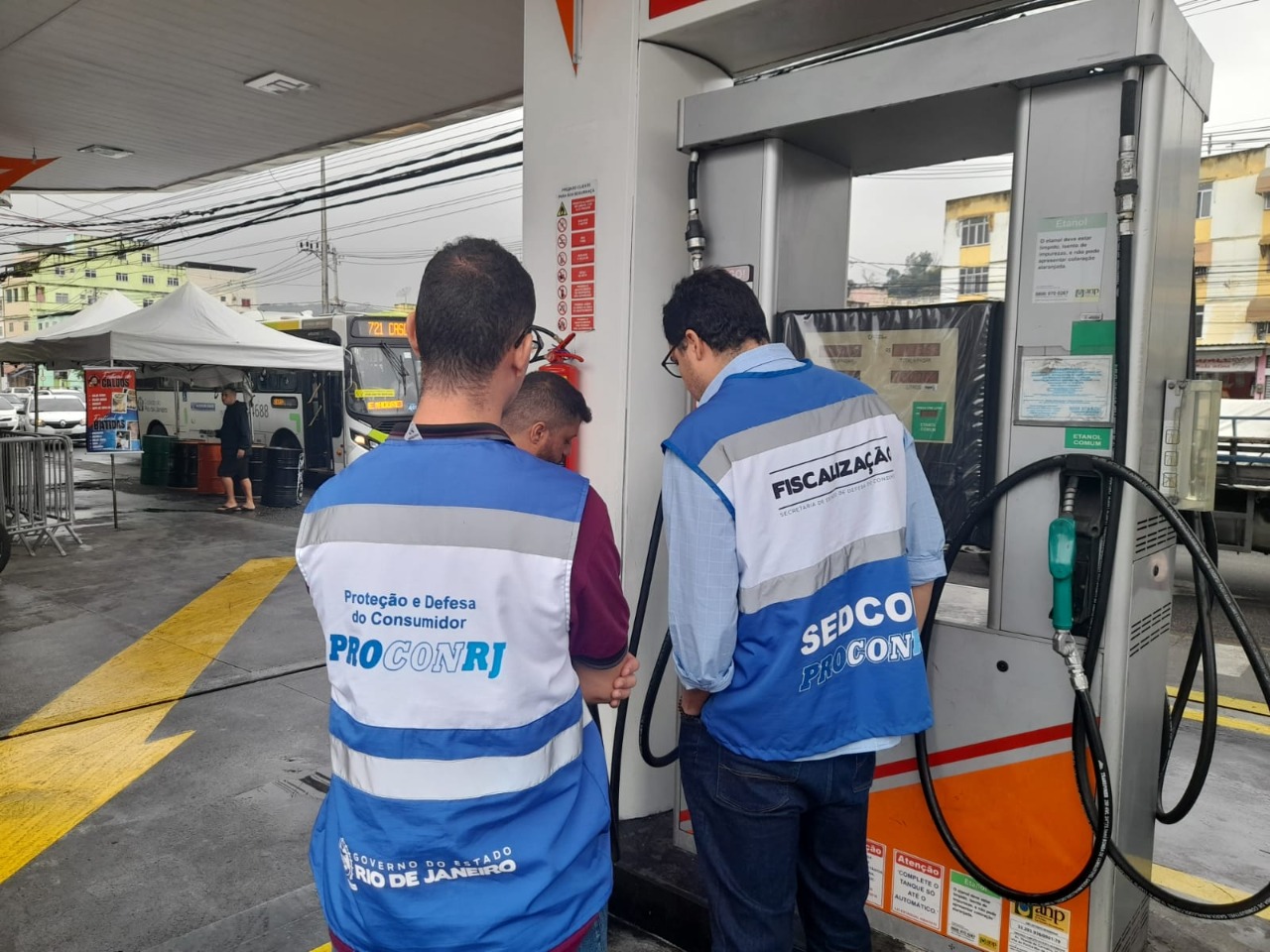 Procon-RJ_realiza_ação_conjunta_em_postos_de_combustíveis_(5)_1655389936.3202.jpeg
